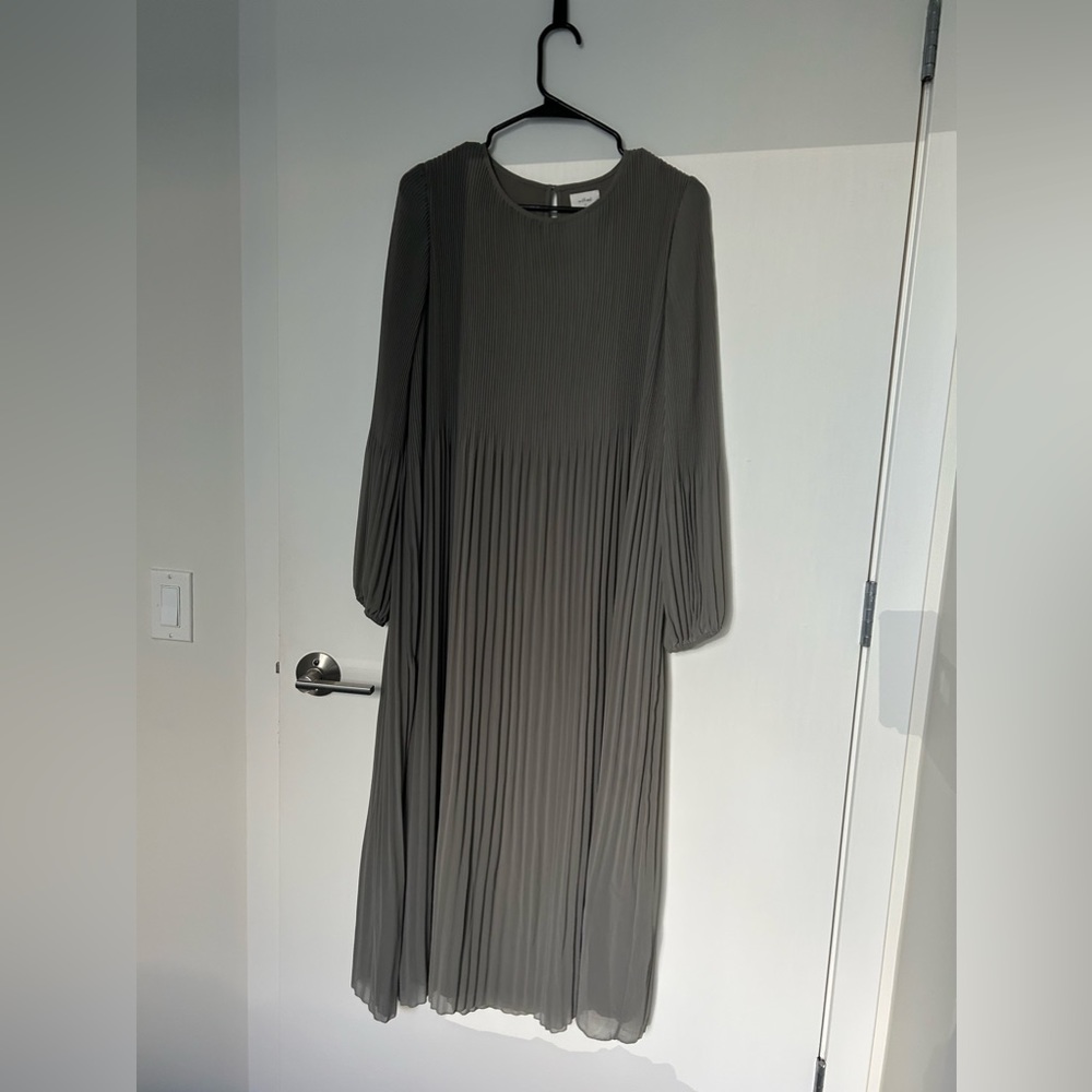 Aritzia Wilfred Daydreamer pleated midi / maxi dress, Size Small / S, Sage green